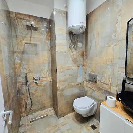 Tripnest Deluxe Apartment