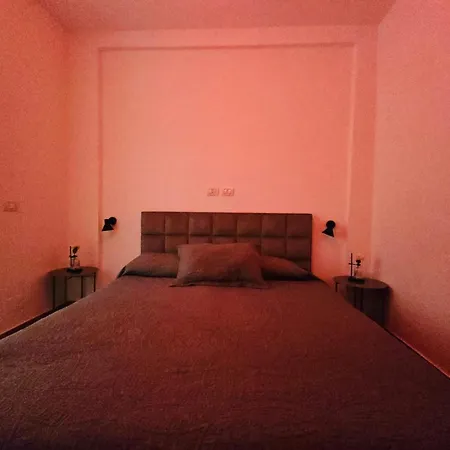 Tripnest Deluxe Apartment